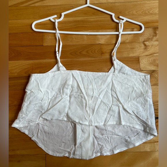 White top - Picture 2 of 3